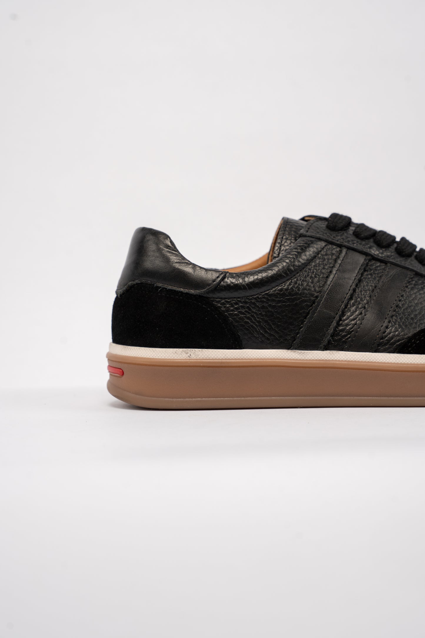 BLACK RETRO SNEAKER