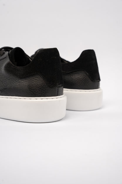 BLACK TIMELESS SNEAKER