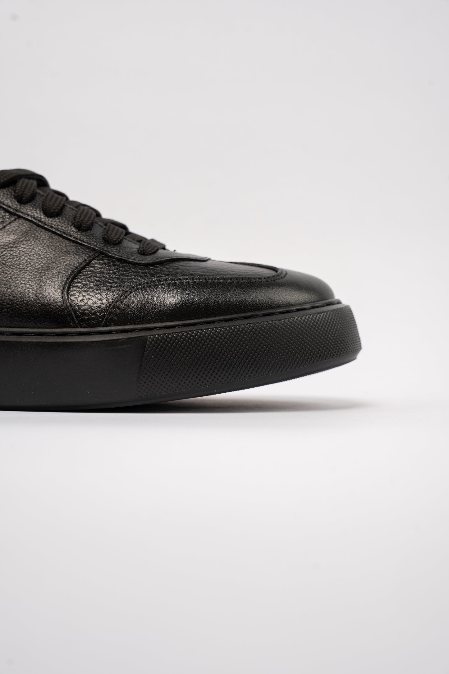 FULL BLACK CASUAL SNEAKER