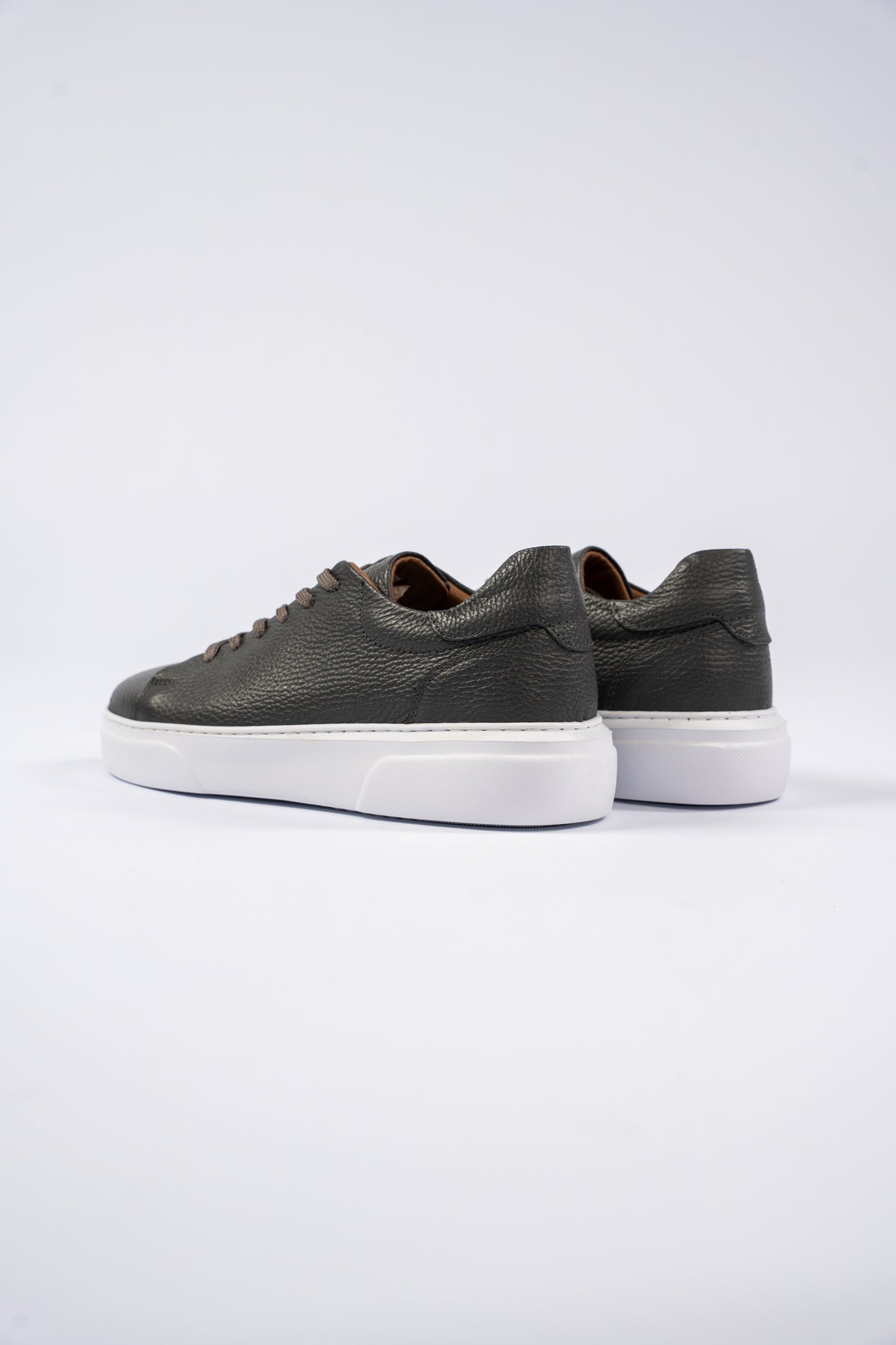 GREY LEATHER SNEAKER