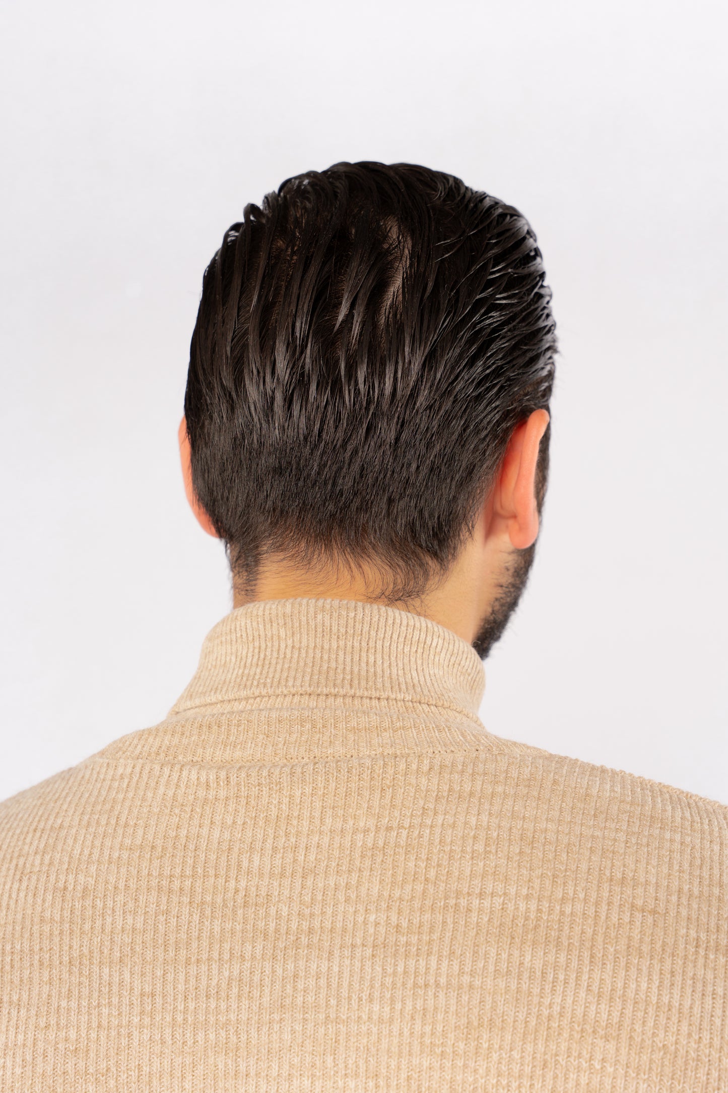 BEIGE LINED TURTLENECK