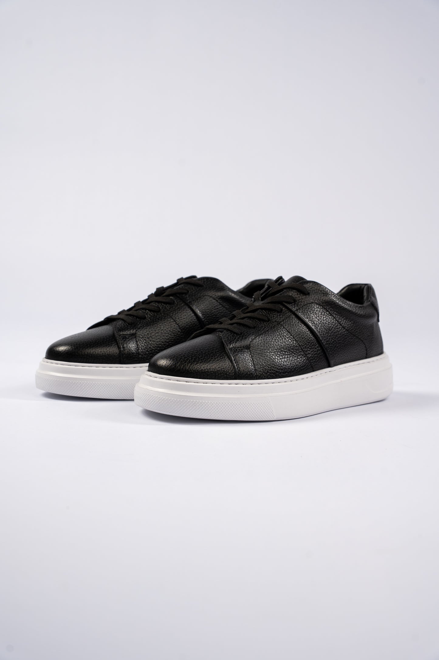 BLACK LEATHER SNEAKER