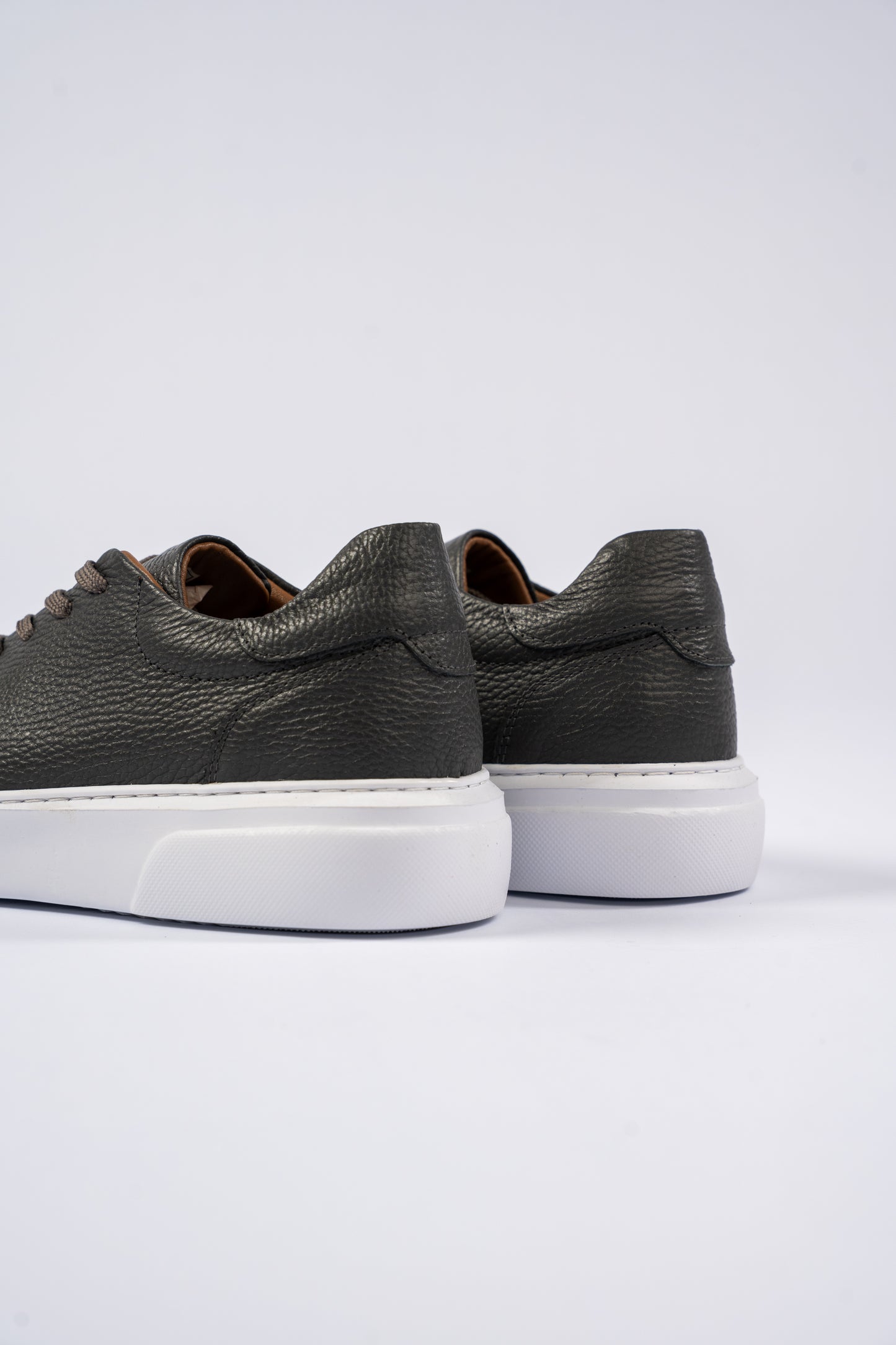 GREY LEATHER SNEAKER