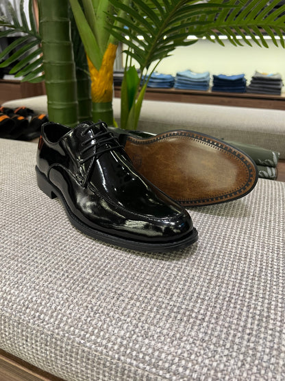 BLACK ELEGANCE PATENT DERBY