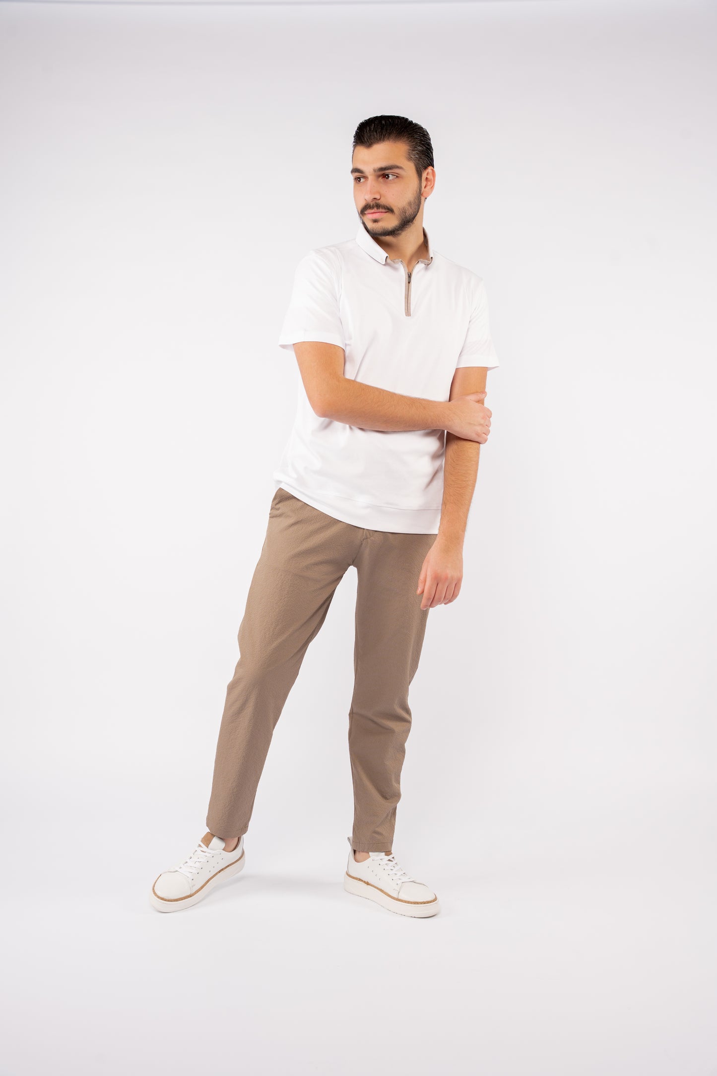WHITE ZIPPER BUTTON COLLAR POLO