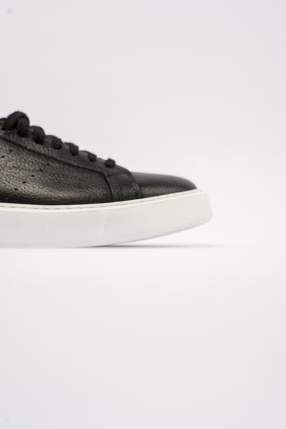 BLACK TIMELESS SNEAKER