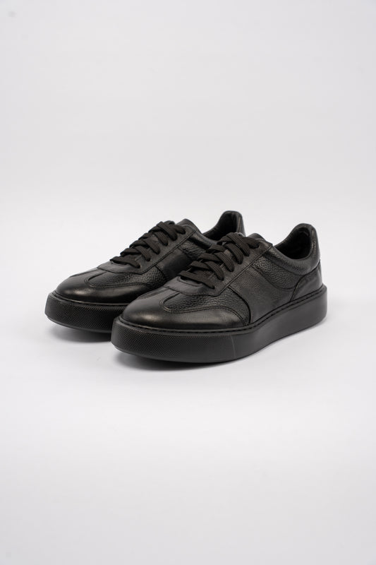 FULL BLACK CASUAL SNEAKER