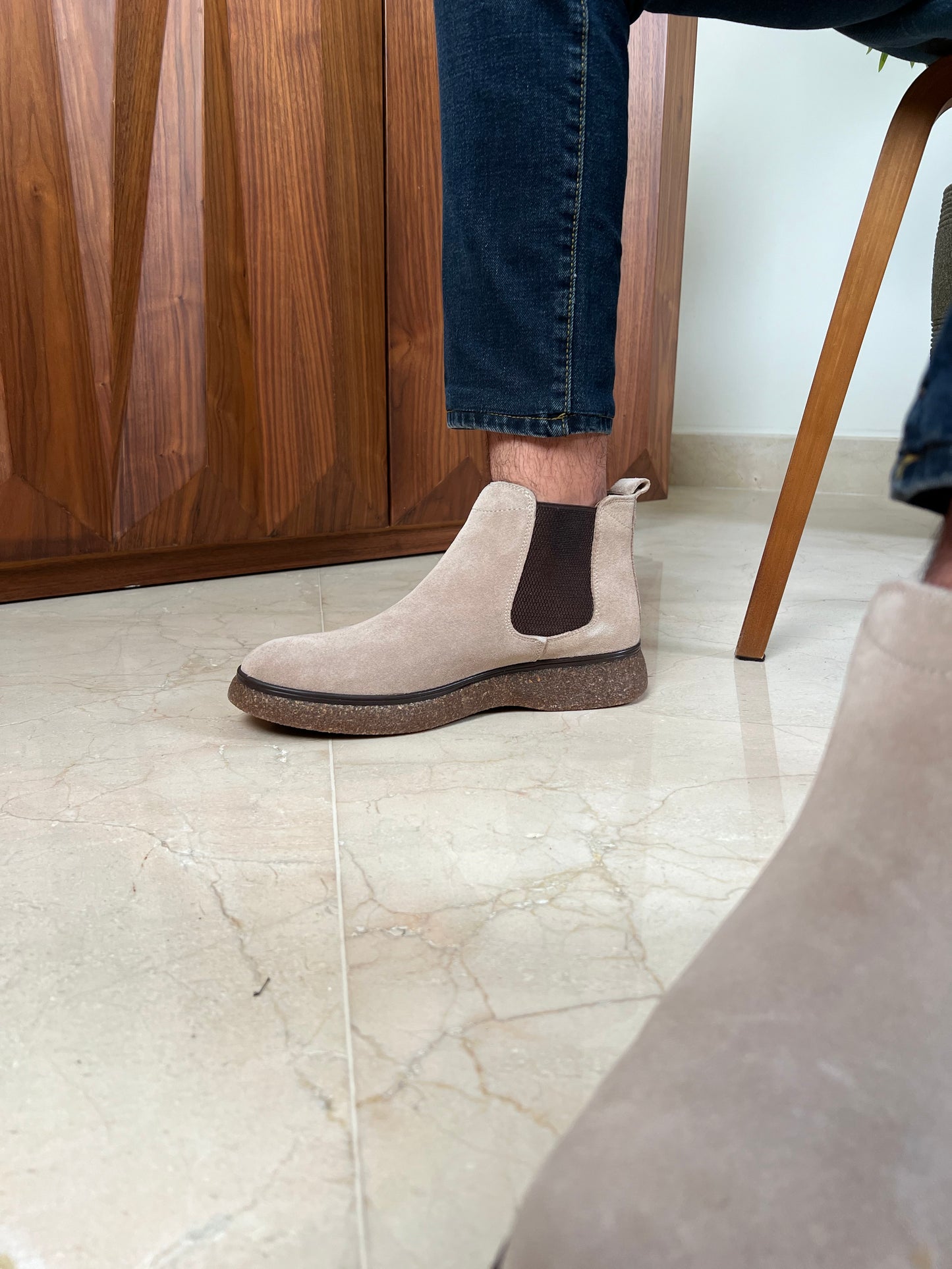 BEIGE SUEDE CHELSEA BOOTS