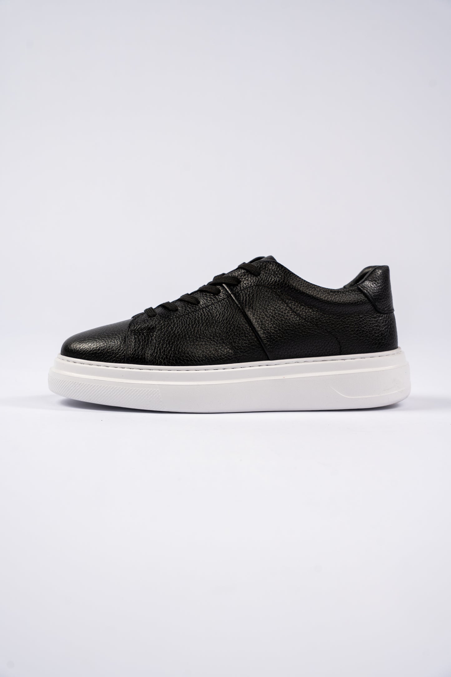 BLACK LEATHER SNEAKER