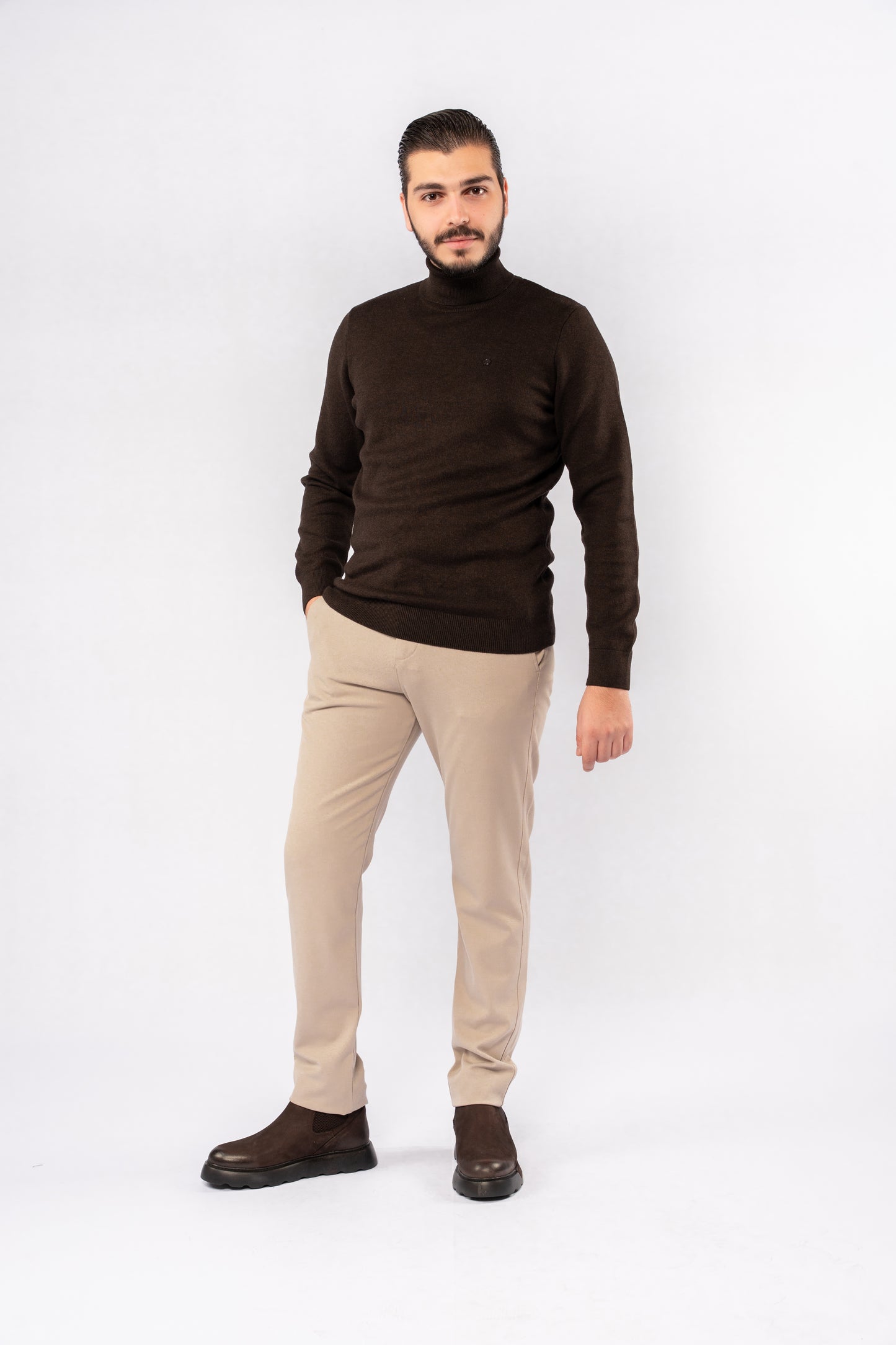 BROWN TURTLENECK SWEATER
