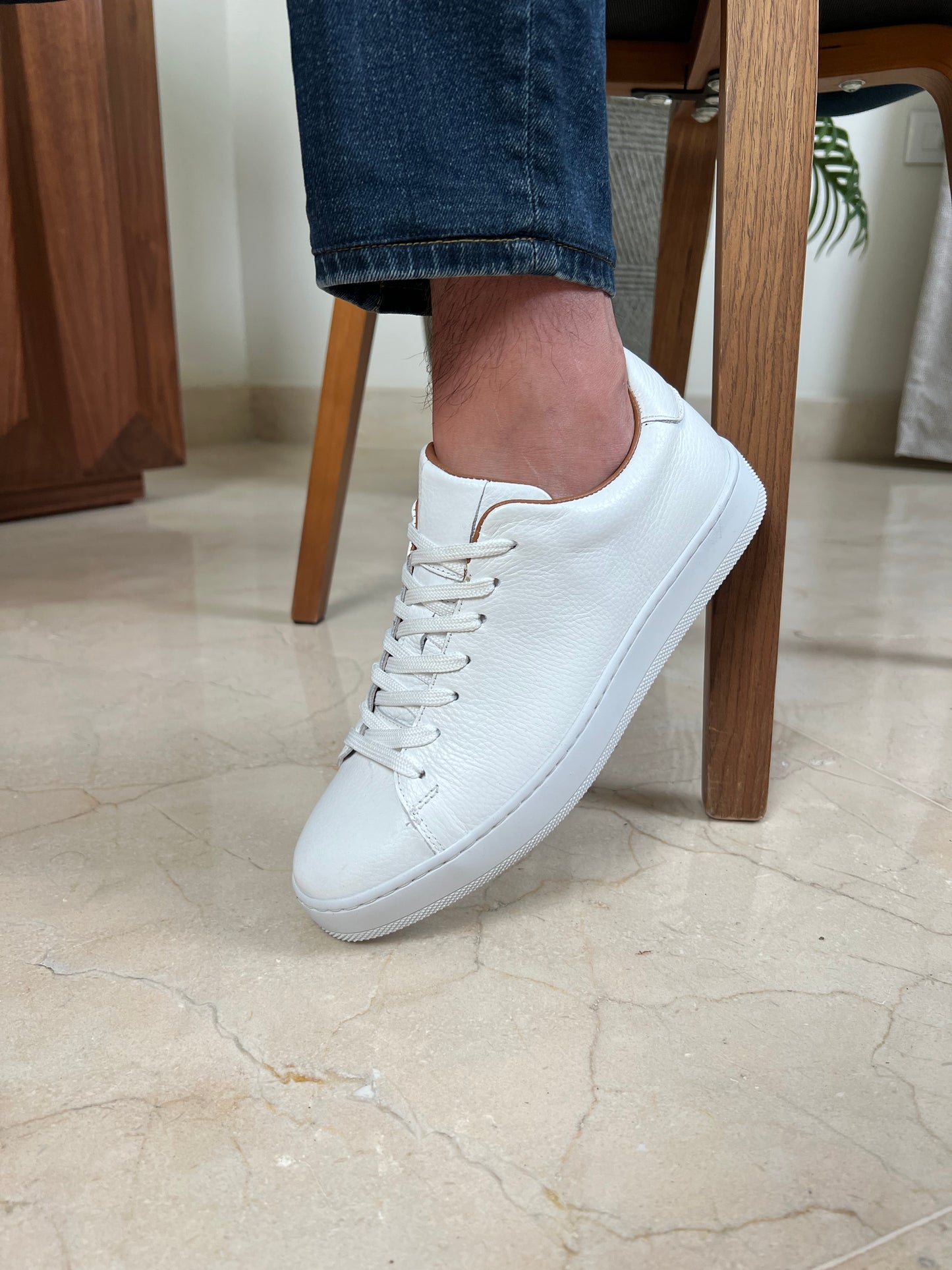 FULL WHITE SNEAKER