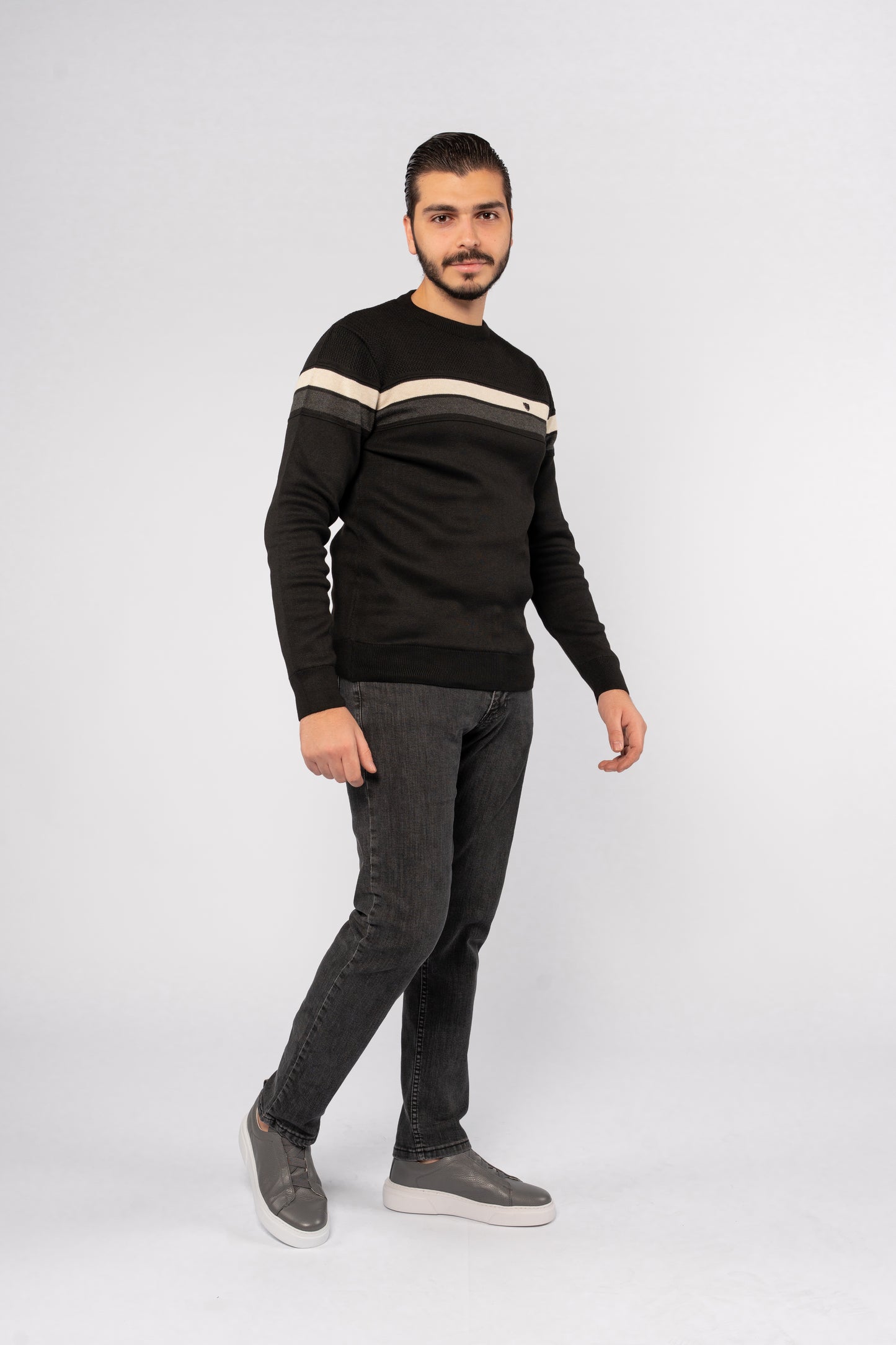 BLACK CASUAL SWEATER