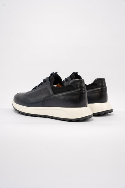 NAVY TIMELESS SNEAKER