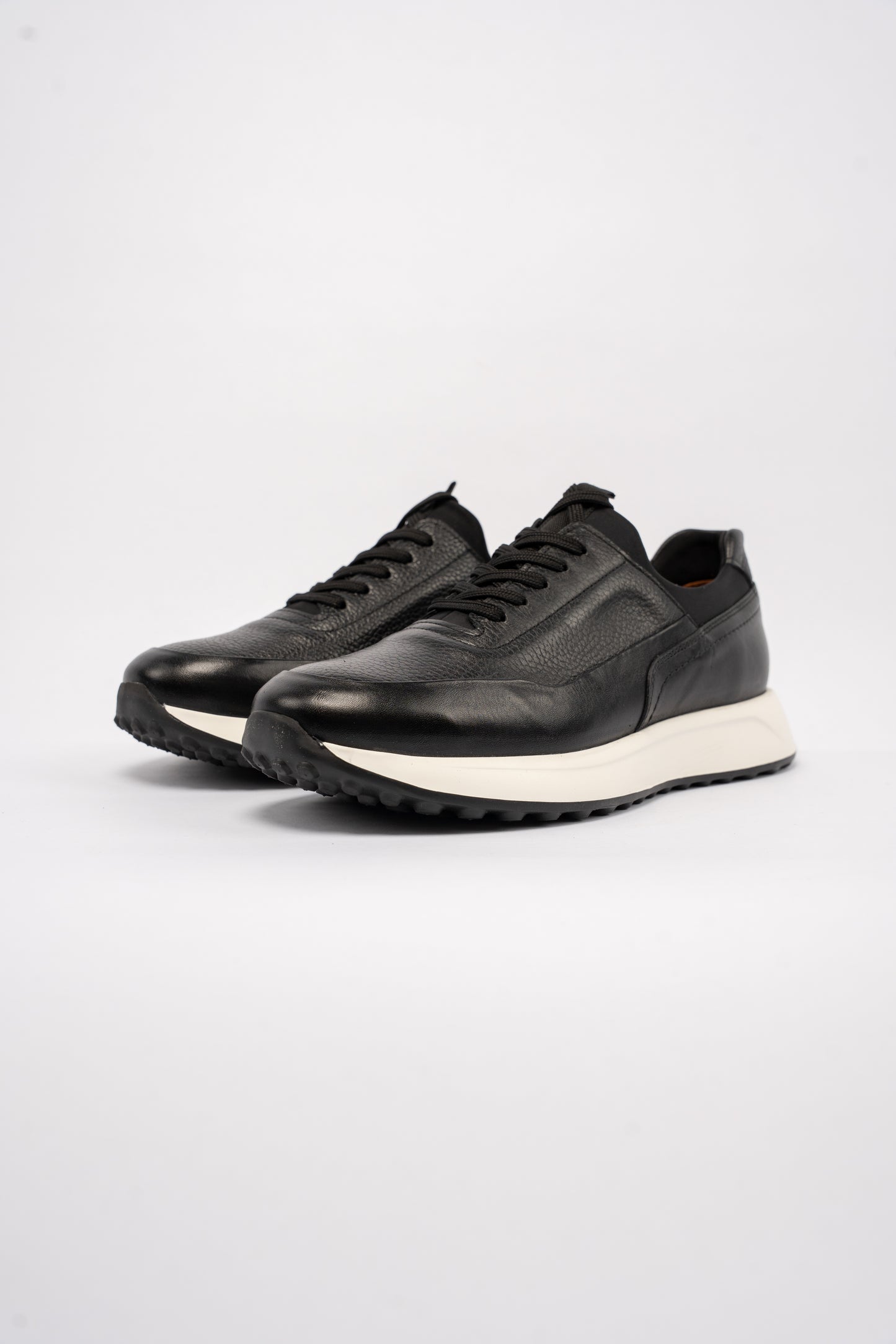 BLACK TIMELESS SNEAKER