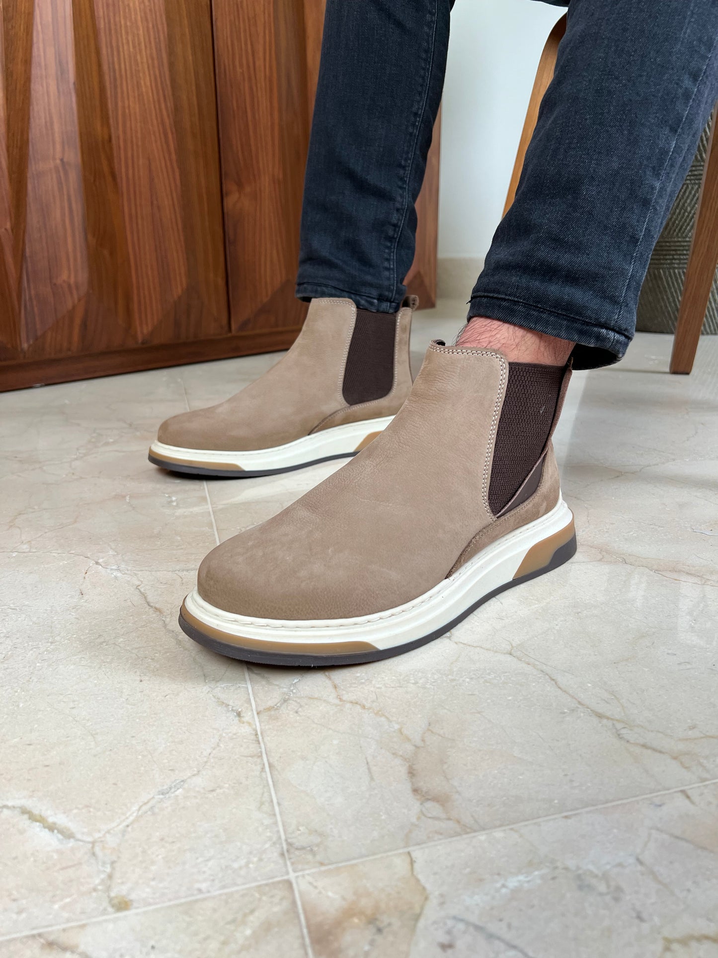 BEIGE SUEDE CHELSEA BOOTS