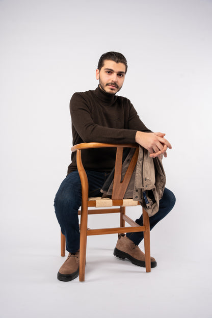 BROWN TURTLENECK