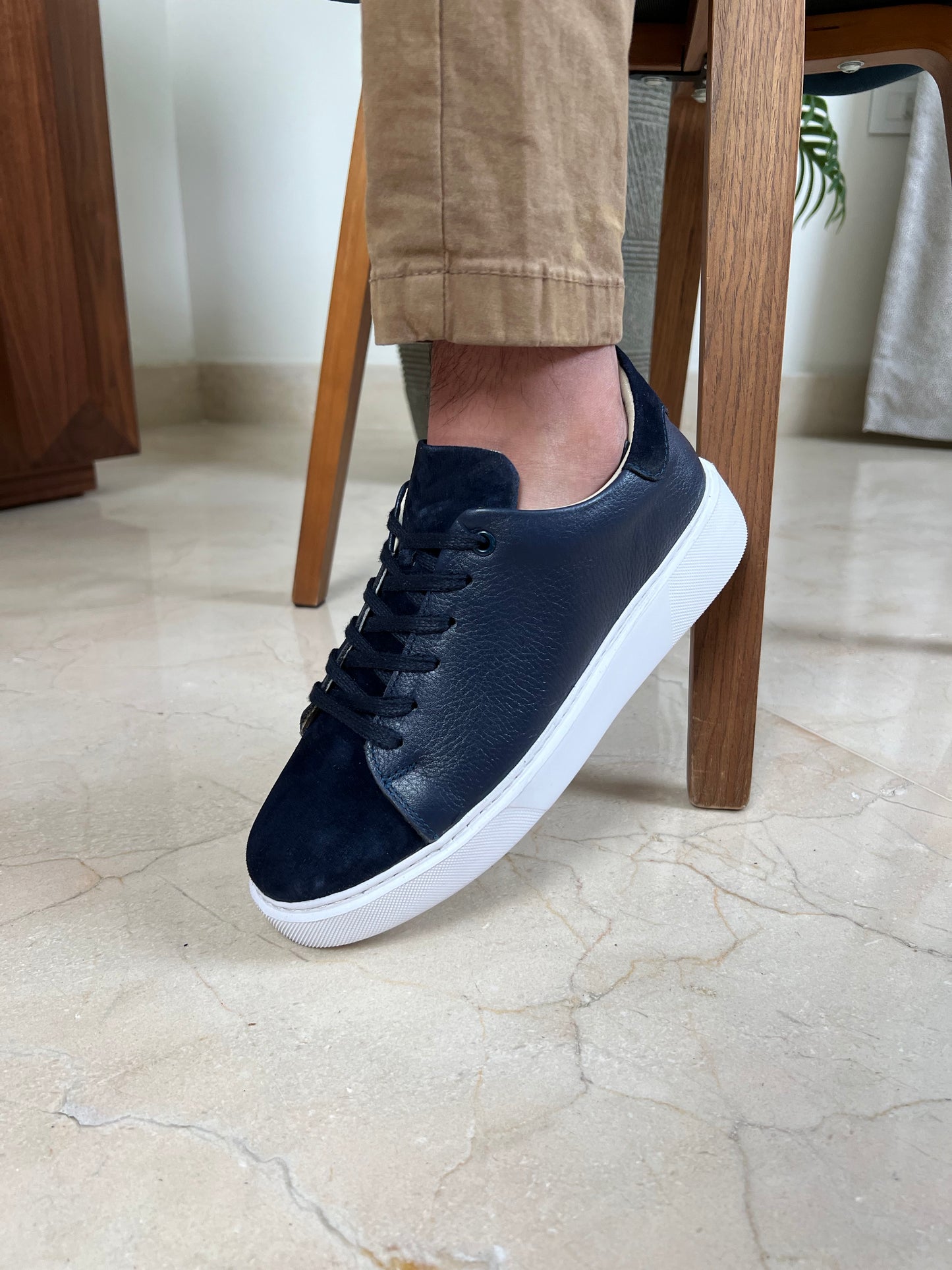 NAVY MIXED SNEAKER