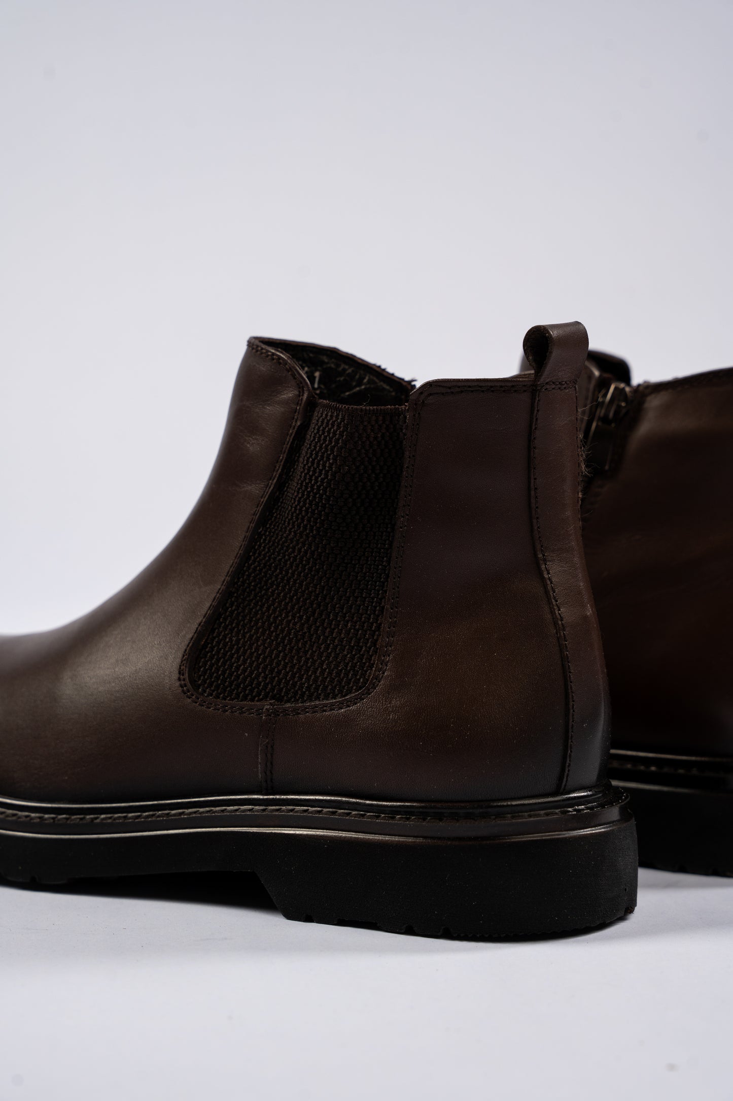 CLASSIC BROWN CHELSEA BOOTS
