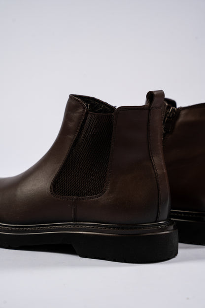 CLASSIC BROWN CHELSEA BOOTS