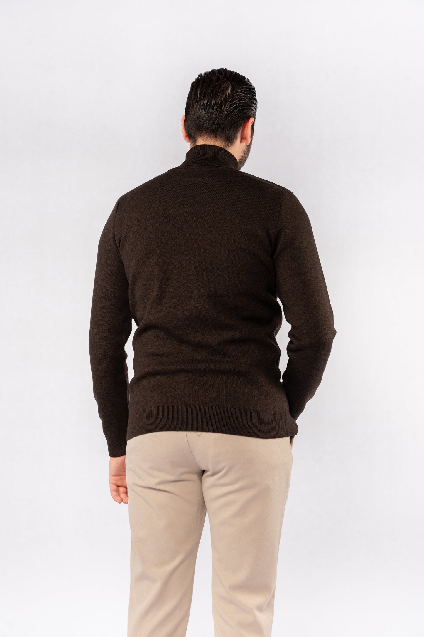 BROWN TURTLENECK SWEATER