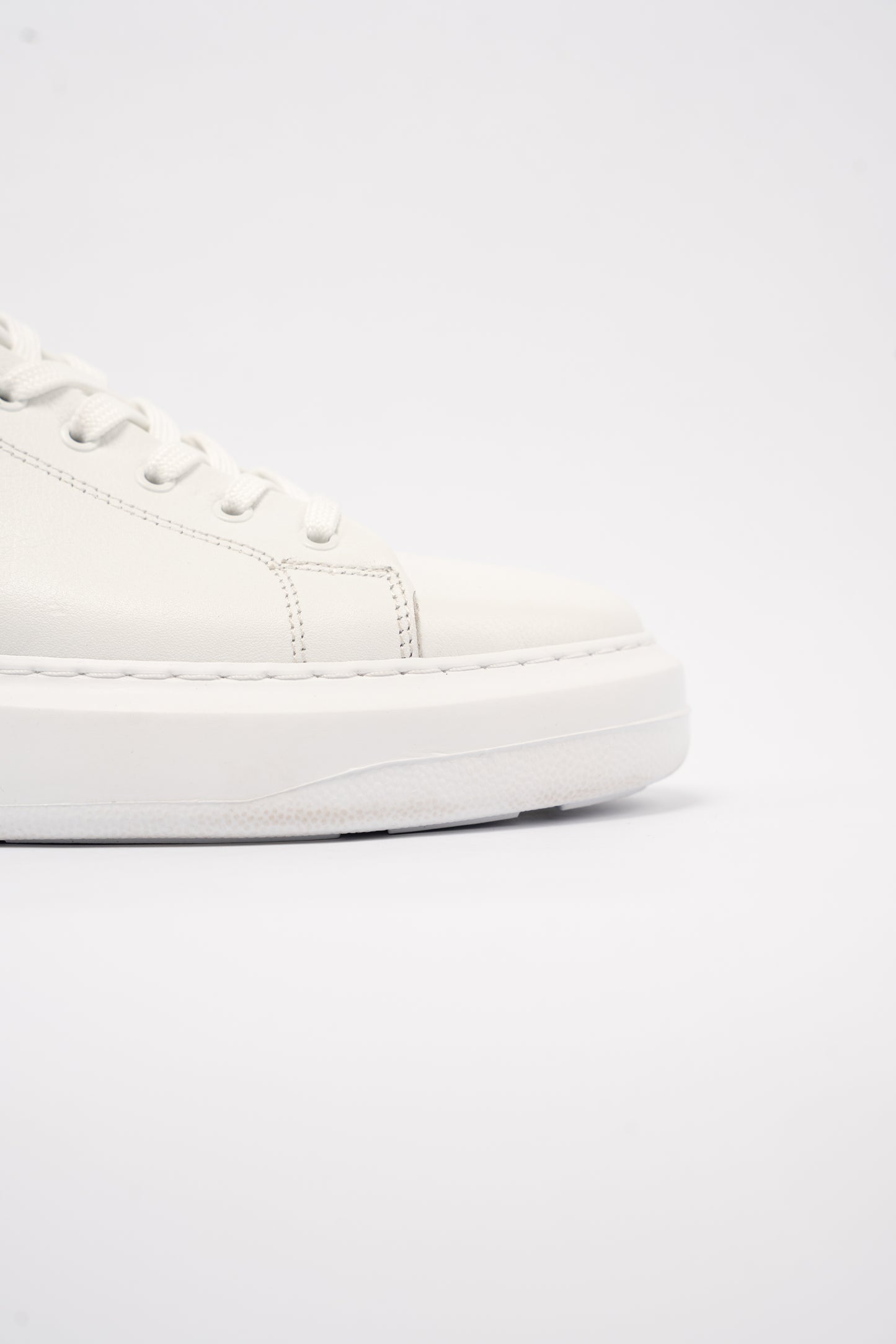 WHITE CASUAL SNEAKER