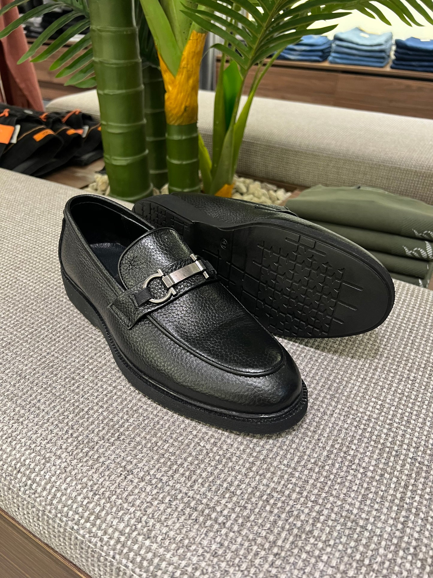 ELITE BLACK LEATHER LOAFER