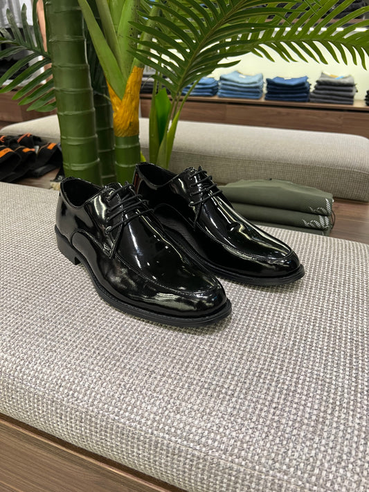 BLACK ELEGANCE PATENT DERBY