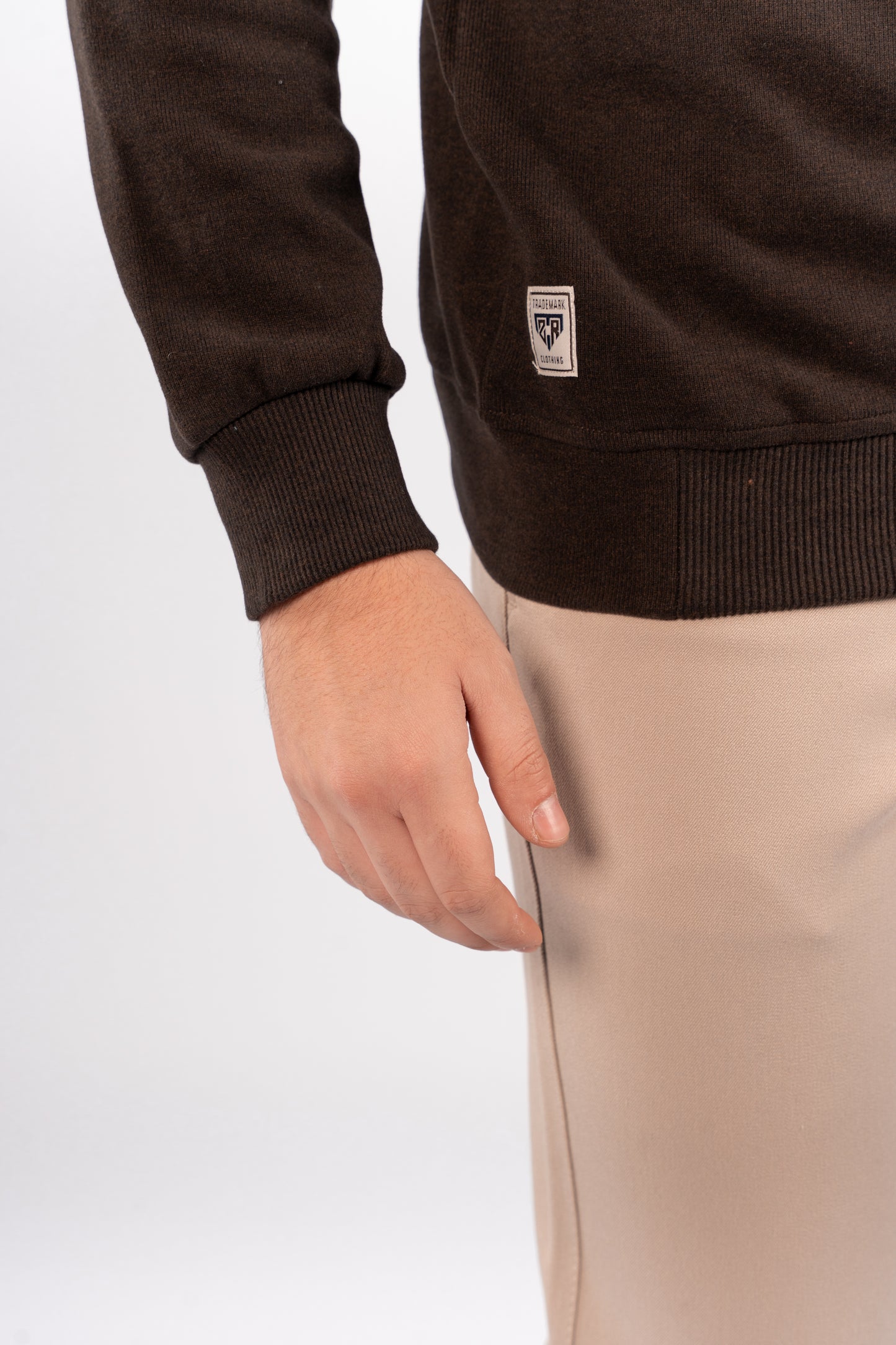 BROWN SELANIK ROUNDNECK SWEATER