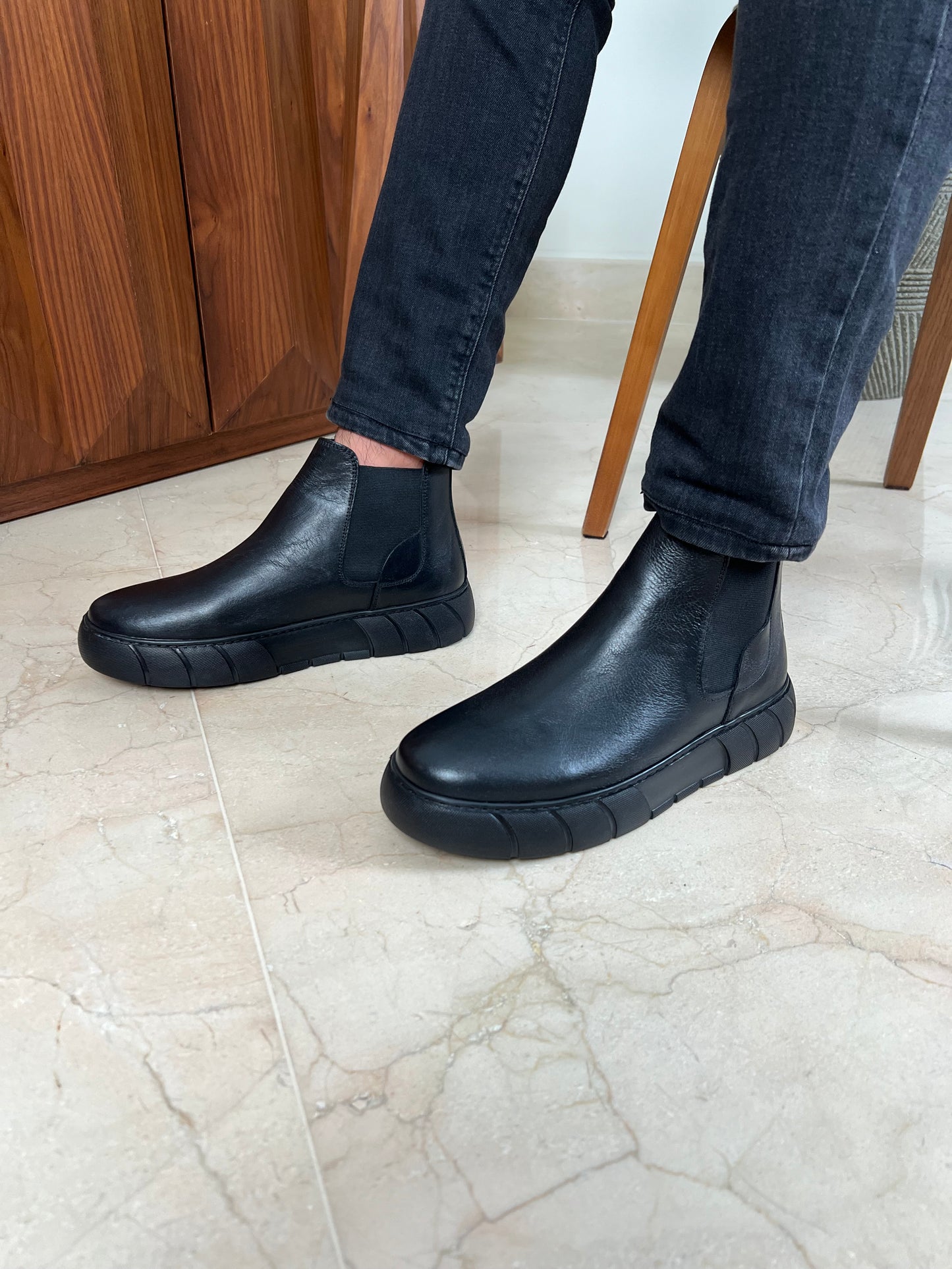 BLACK CHELSEA BOOTS