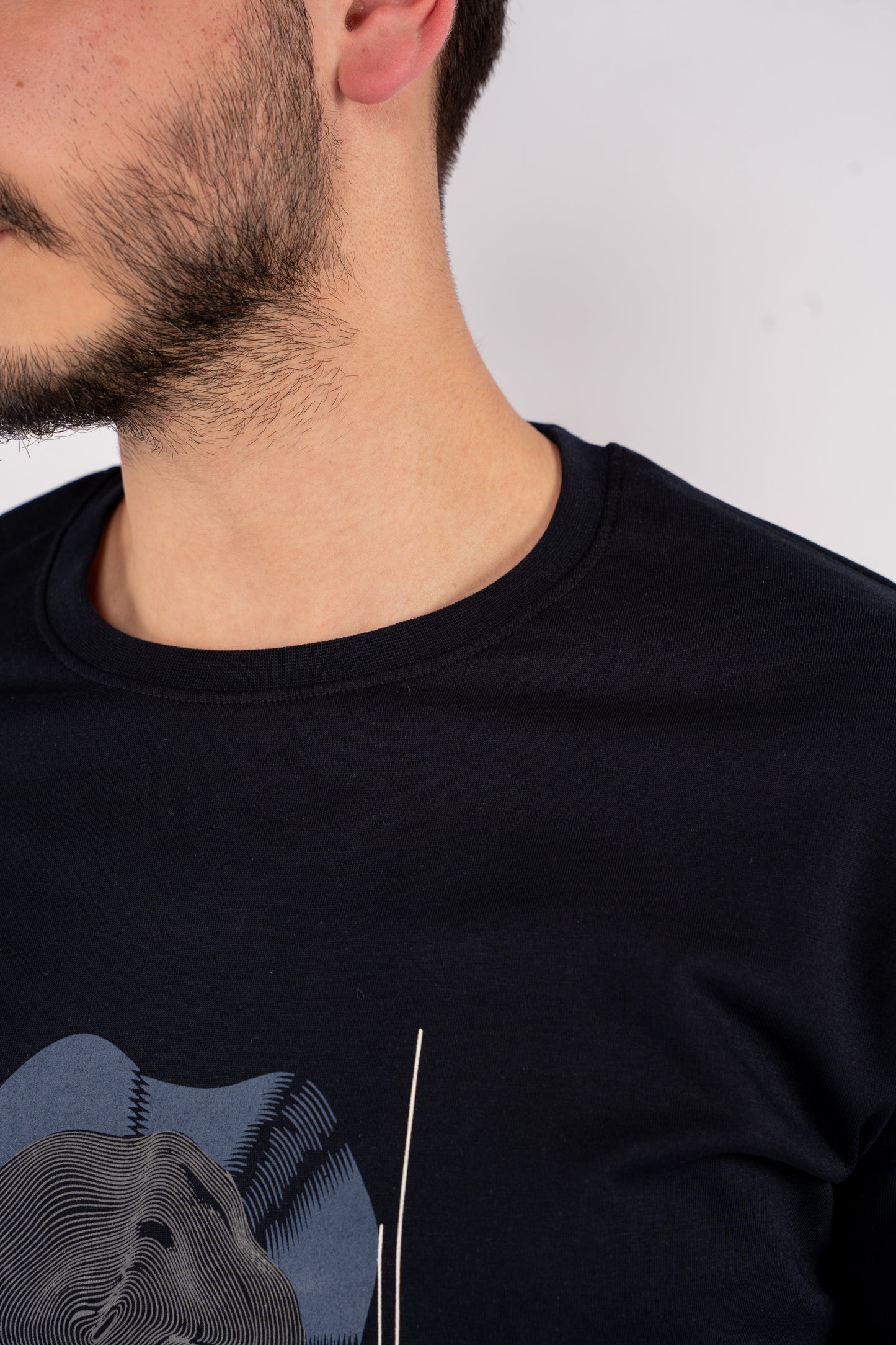 NAVY PATTERNED TSHIRT