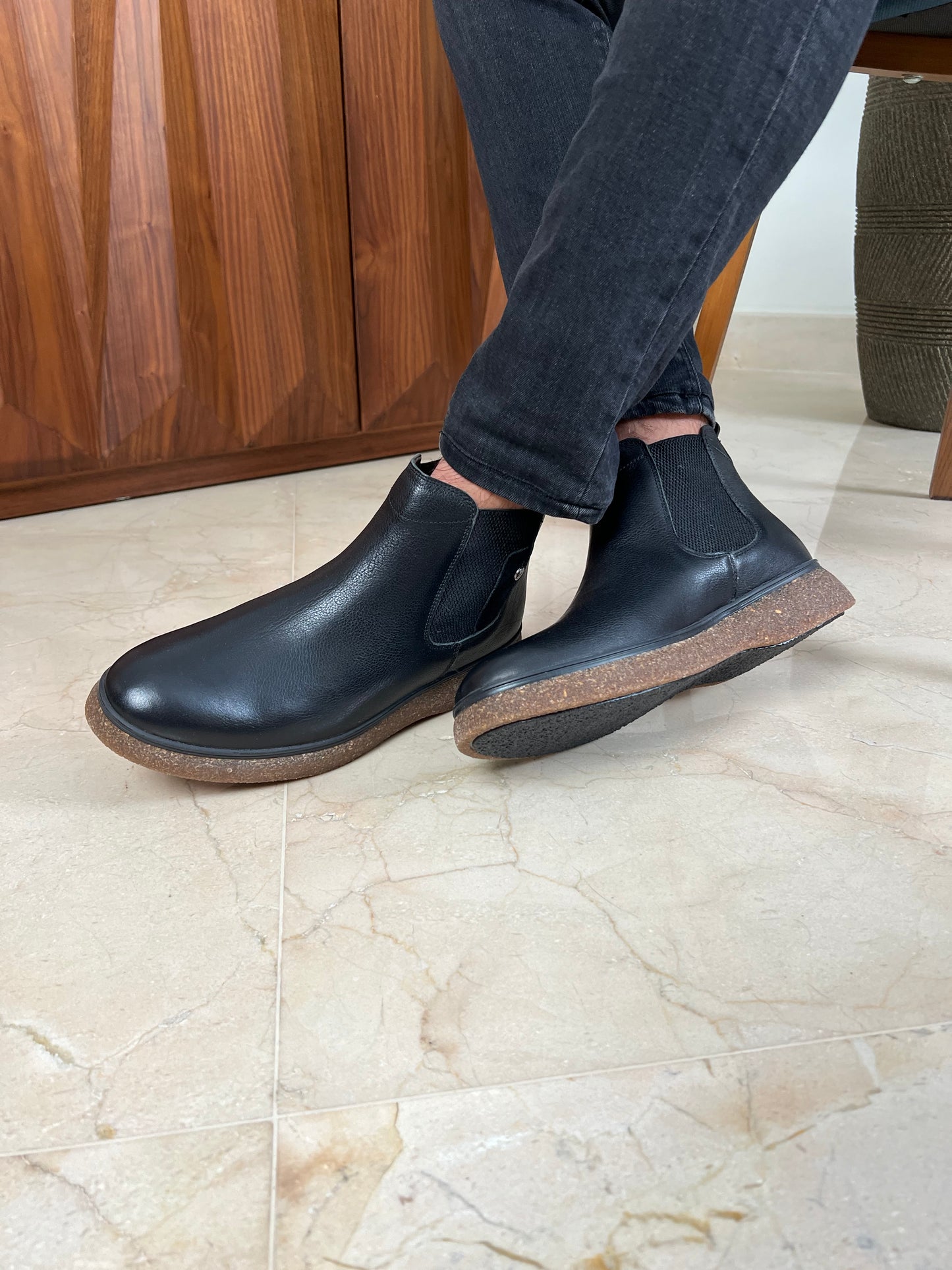 BLACK CHELSEA BOOTS