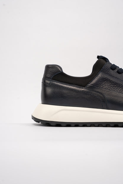 NAVY TIMELESS SNEAKER