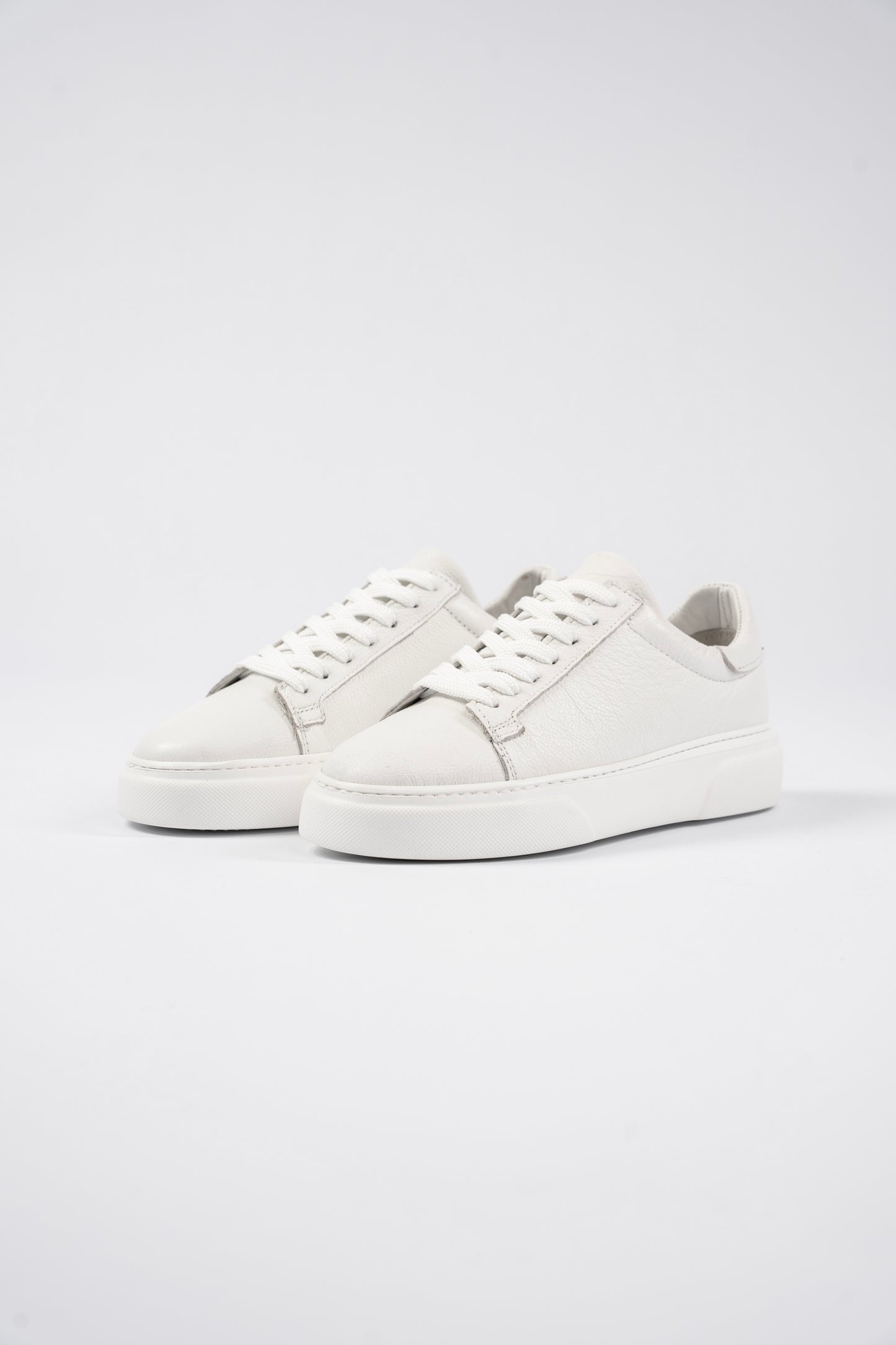 WHITE LEATHER SNEAKER