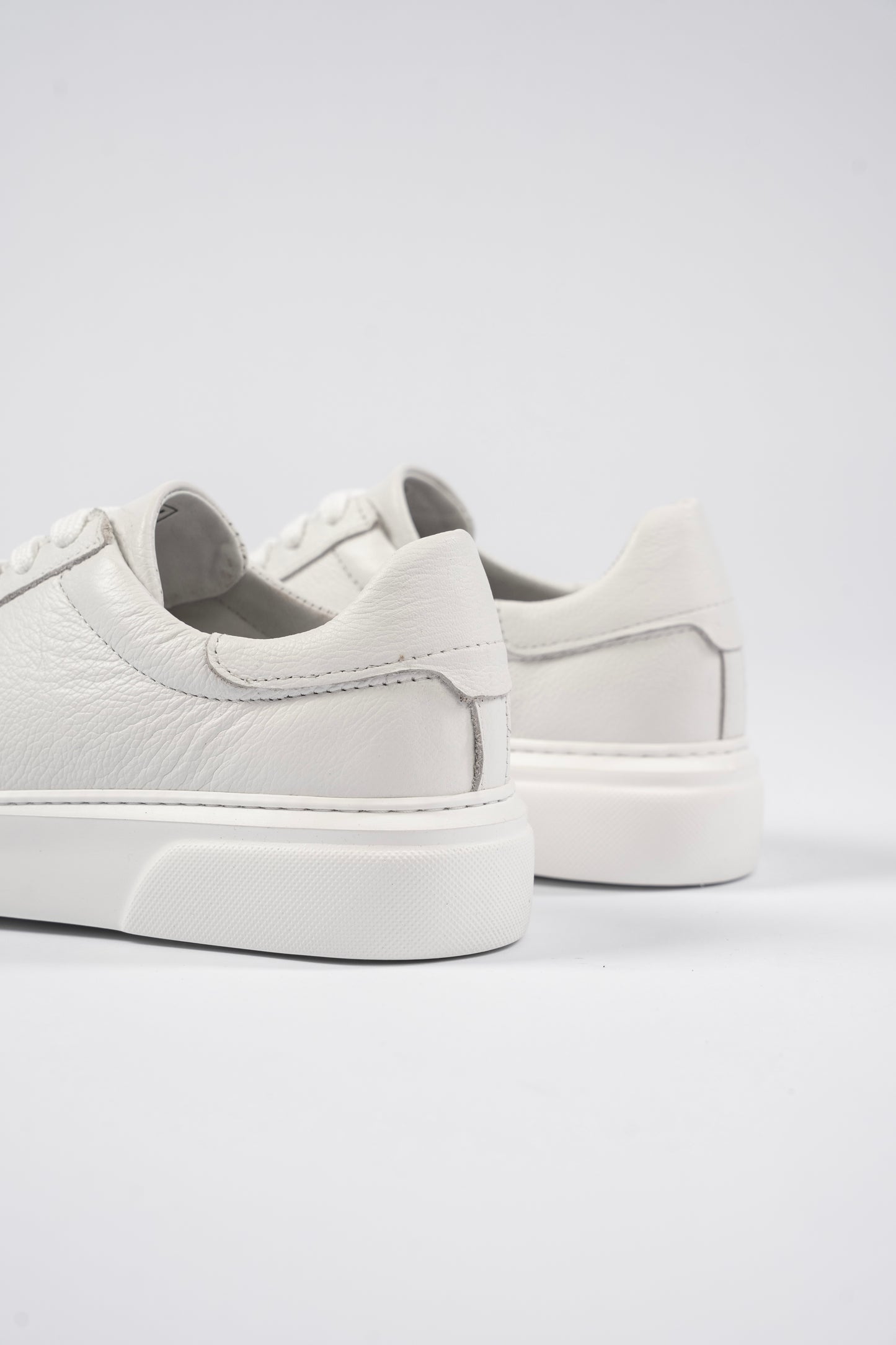 WHITE LEATHER SNEAKER