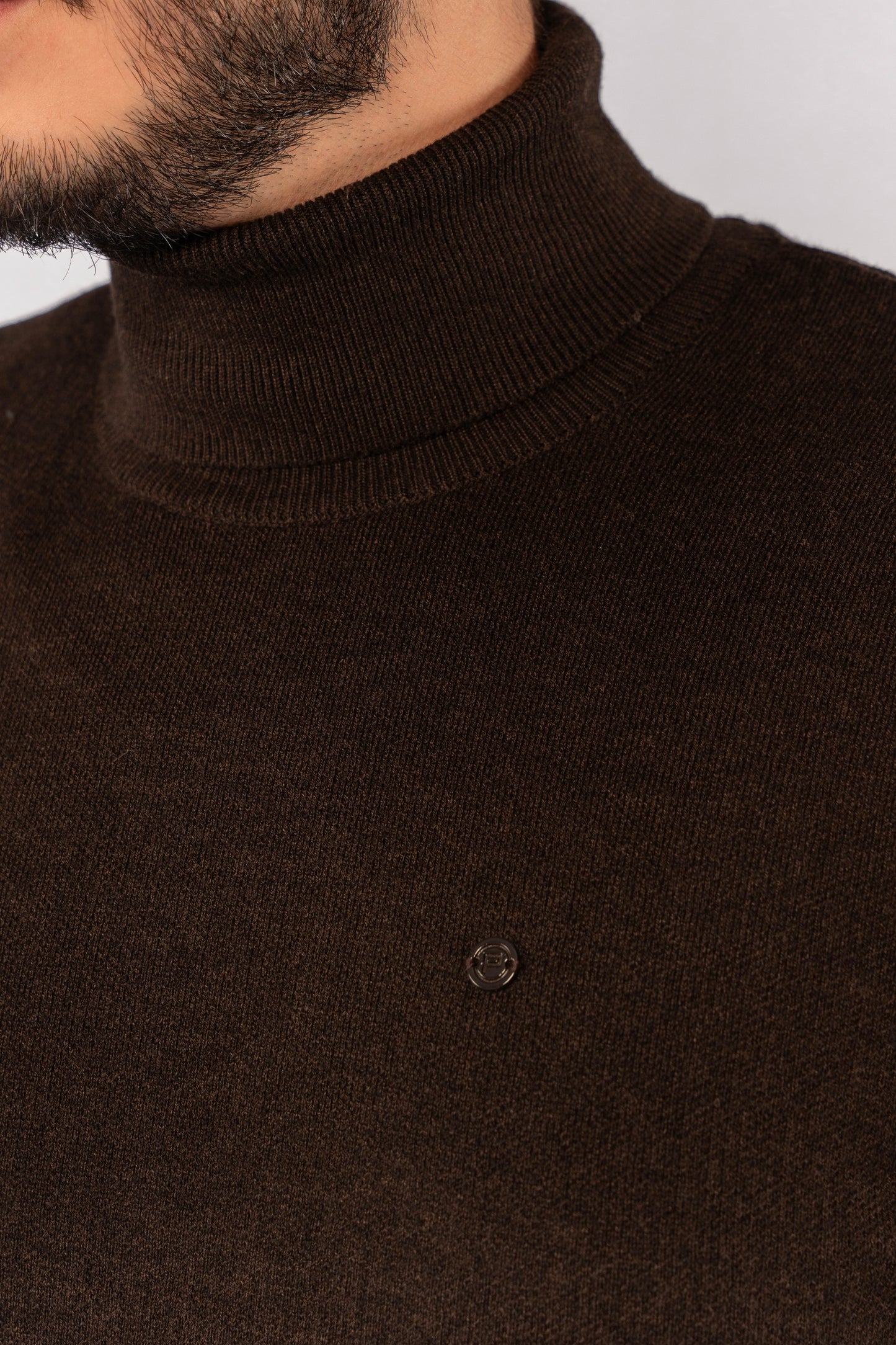 BROWN TURTLENECK SWEATER