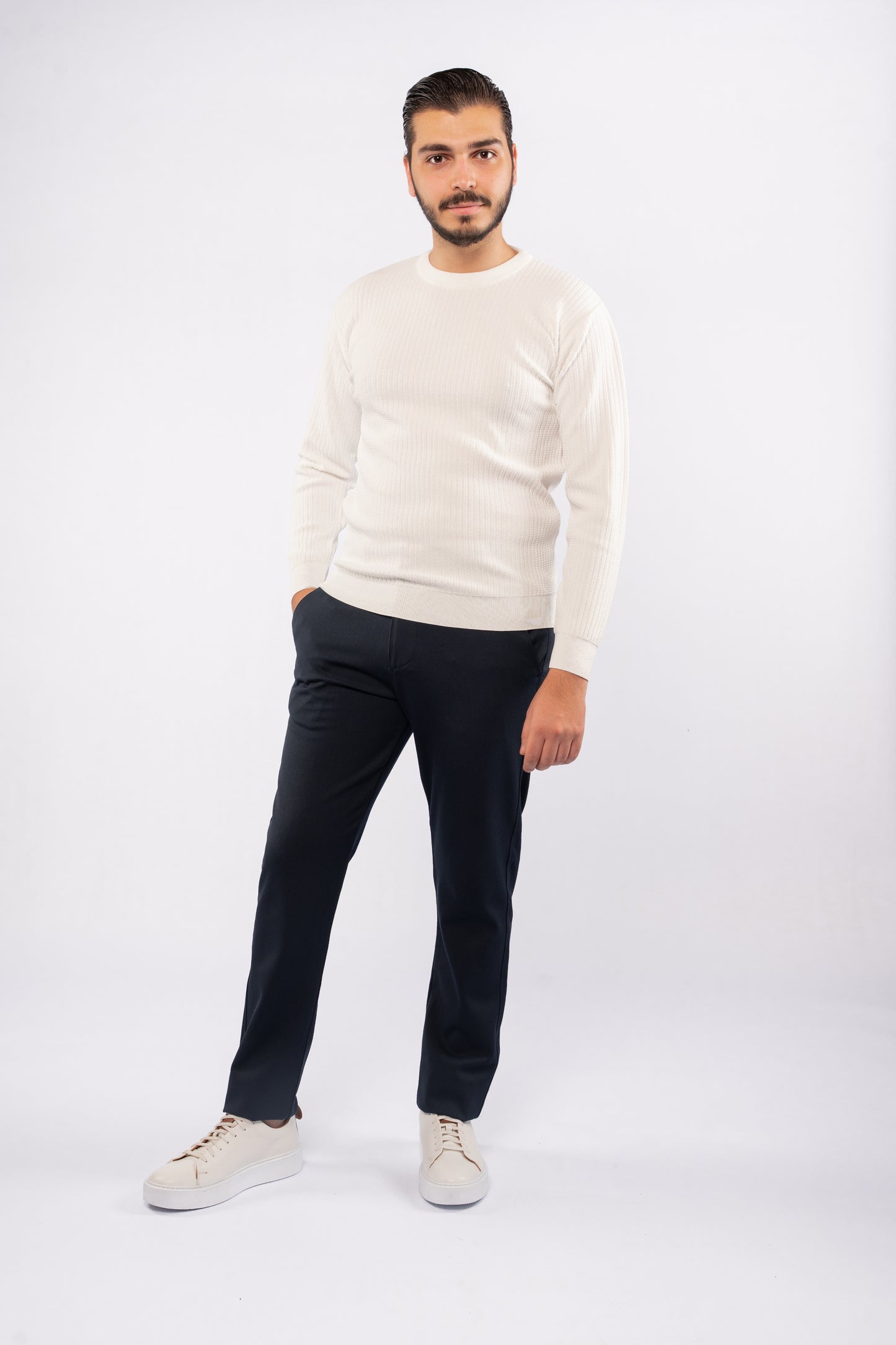 WHITE TRICOT ROUNDNECK SWEATER