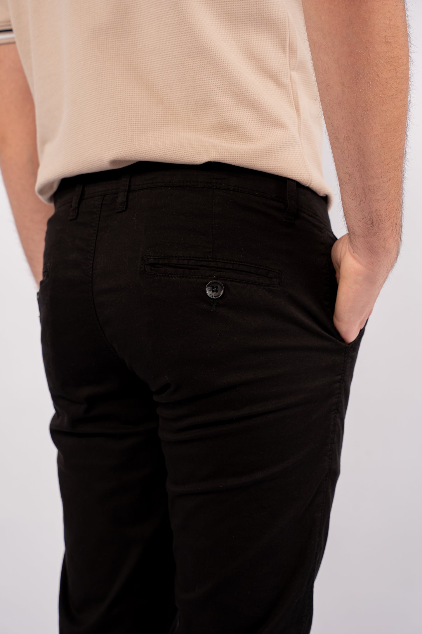 BLACK RELAXED CHINOS