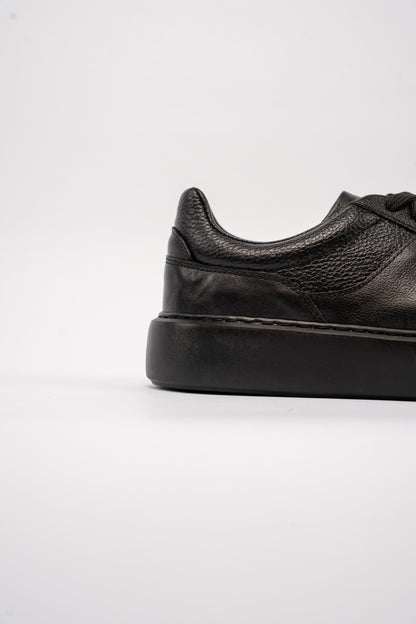 FULL BLACK CASUAL SNEAKER