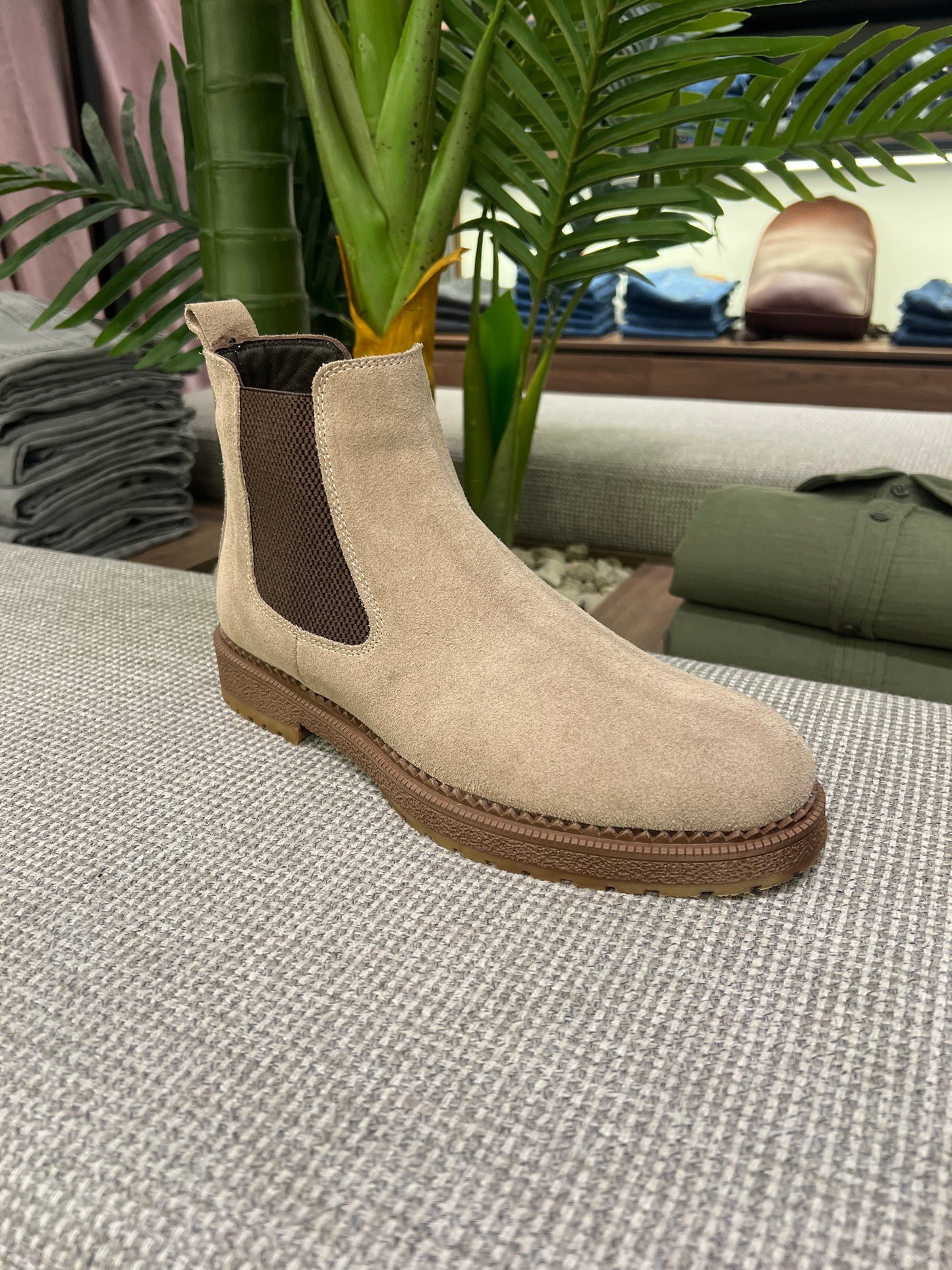 BEIGE SUEDE CHELSEA BOOTS