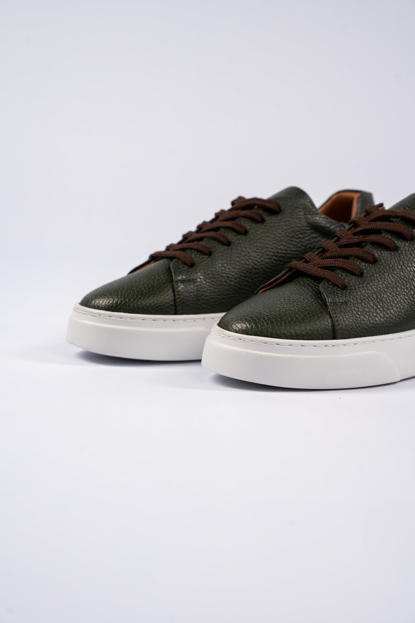 OLIVE LEATHER SNEAKER