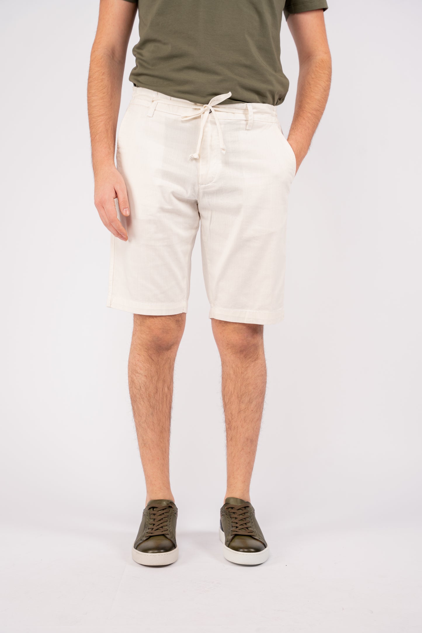WHITE LINEN SHORT