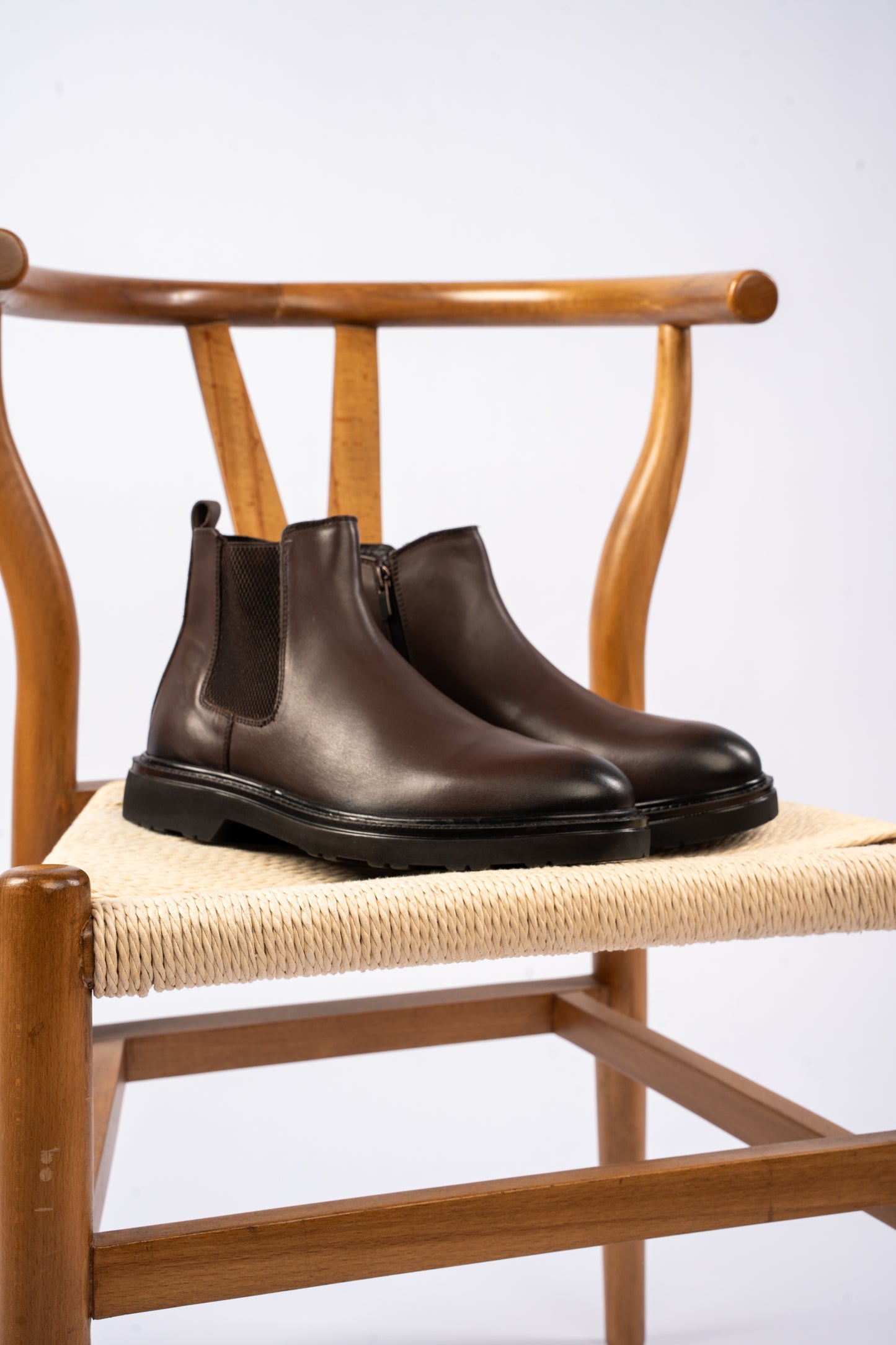 CLASSIC BROWN CHELSEA BOOTS