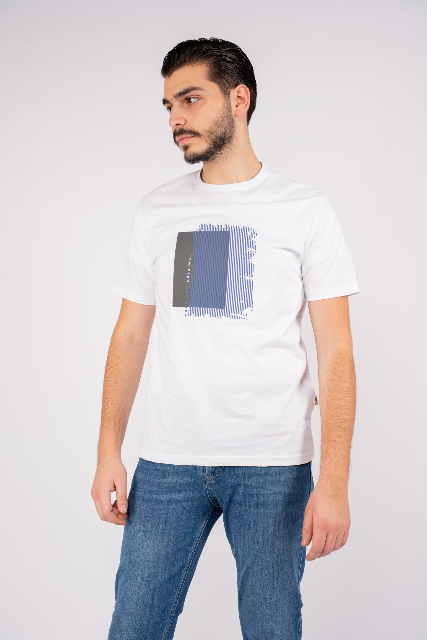WHITE PATTERNED TSHIRT