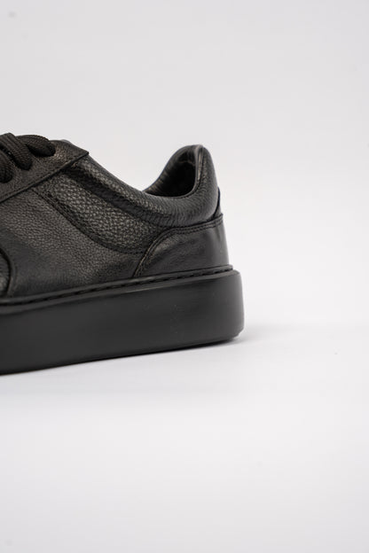 FULL BLACK CASUAL SNEAKER