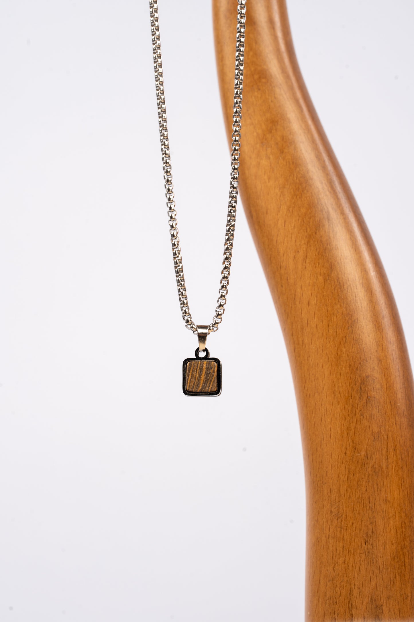WOODEN TEXTURE NECKLACE