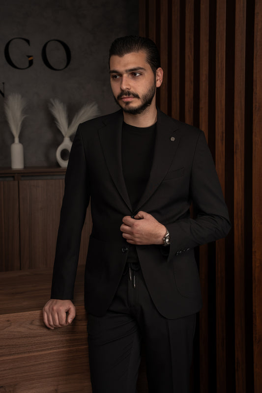 BLACK TRAVEL SUIT
