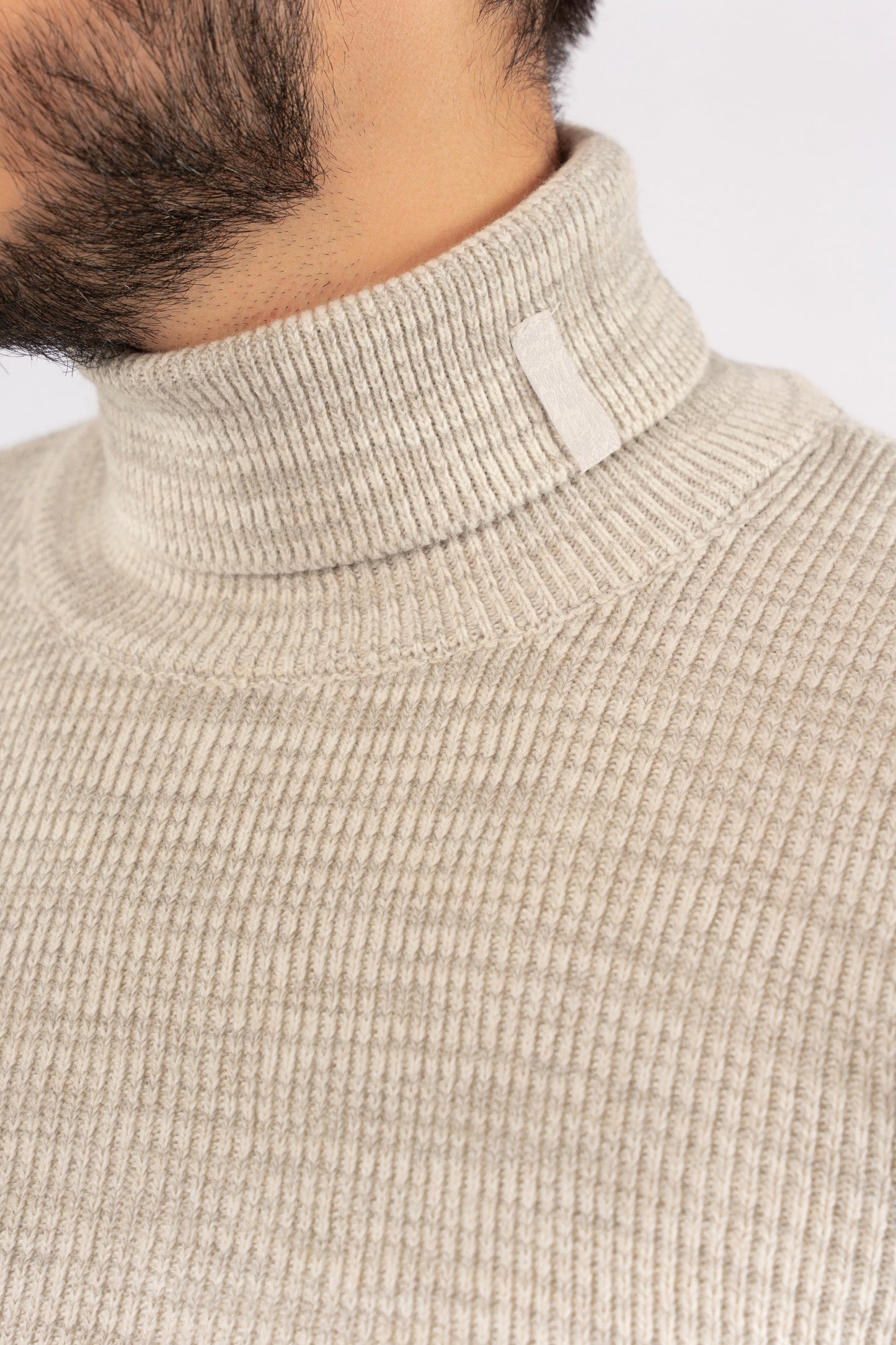 GREY LINED TURTLENECK