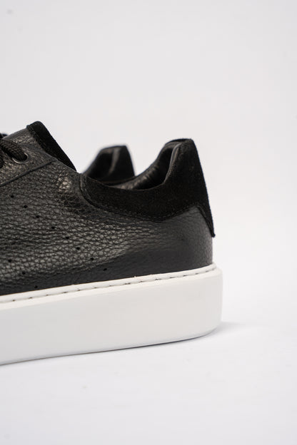 BLACK TIMELESS SNEAKER