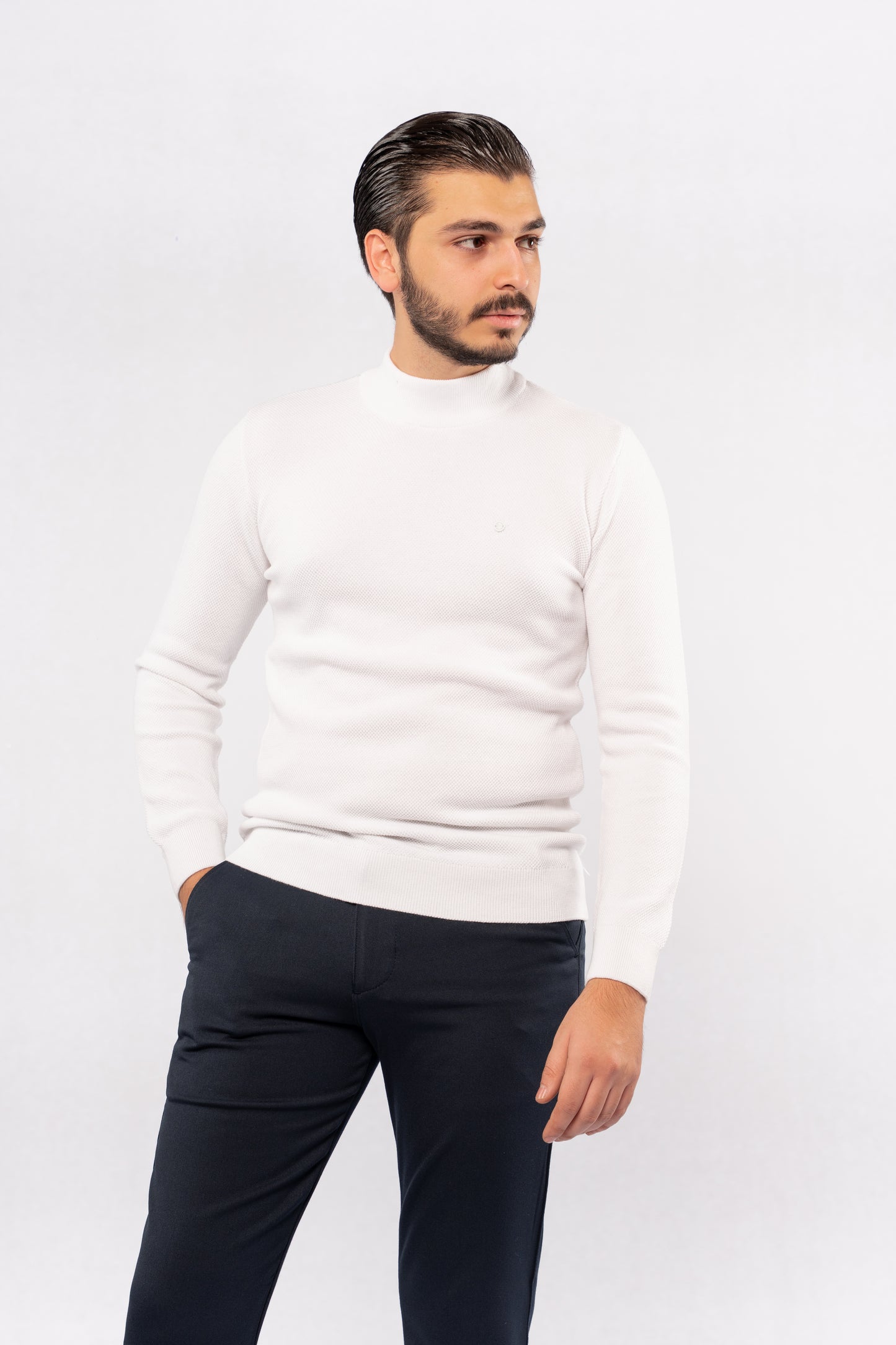 WHITE HIGHNECK SWEATER