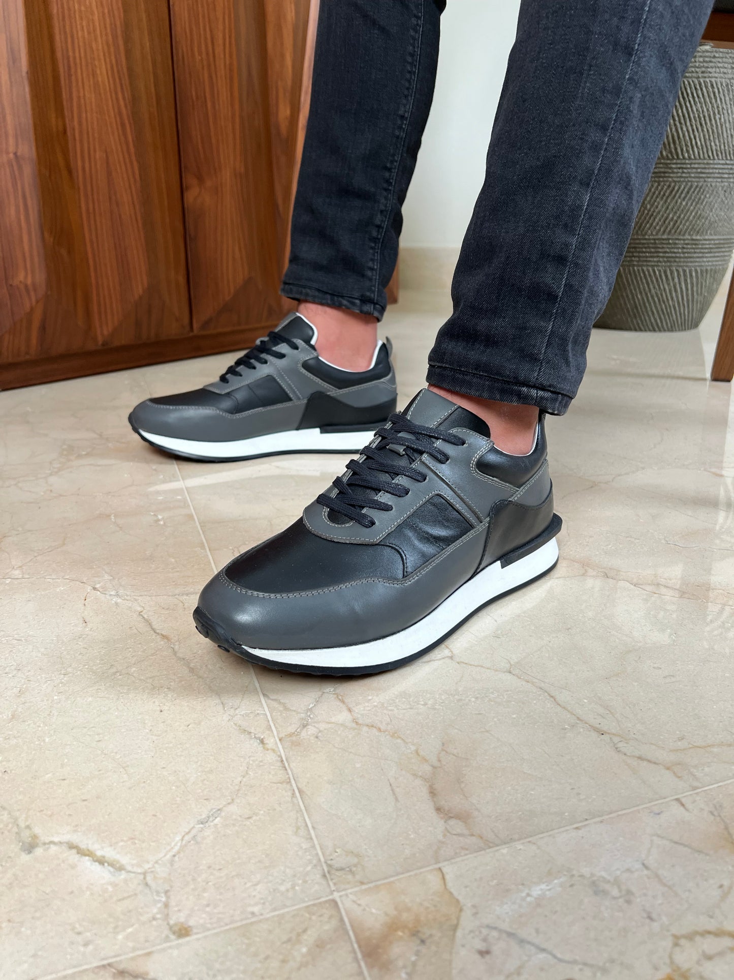 GREY MIXED SNEAKER